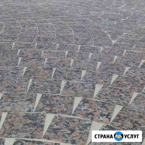 Укладка гранитной брусчатки. Газоны Москва