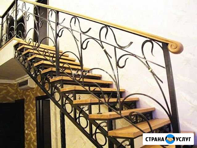 Металлическая лестница с кованными перилами Новомосковск - изображение 1
