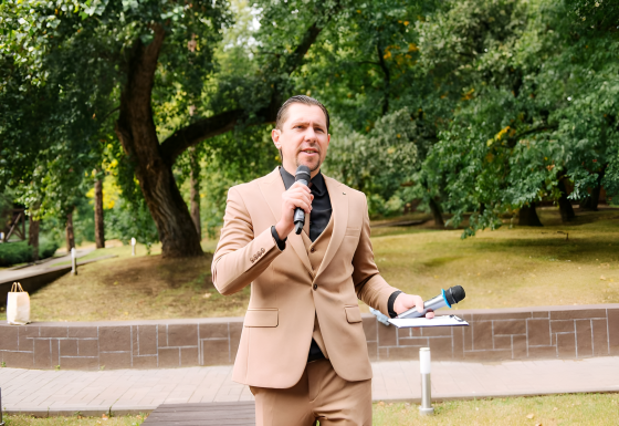 Ведущий на свадьбу, выпускной, день рождения, юбилей, корпоратив, гендер-пати, выездную регистрацию Москва